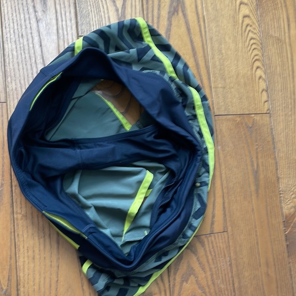 Lululemon short - Picture 6 of 6